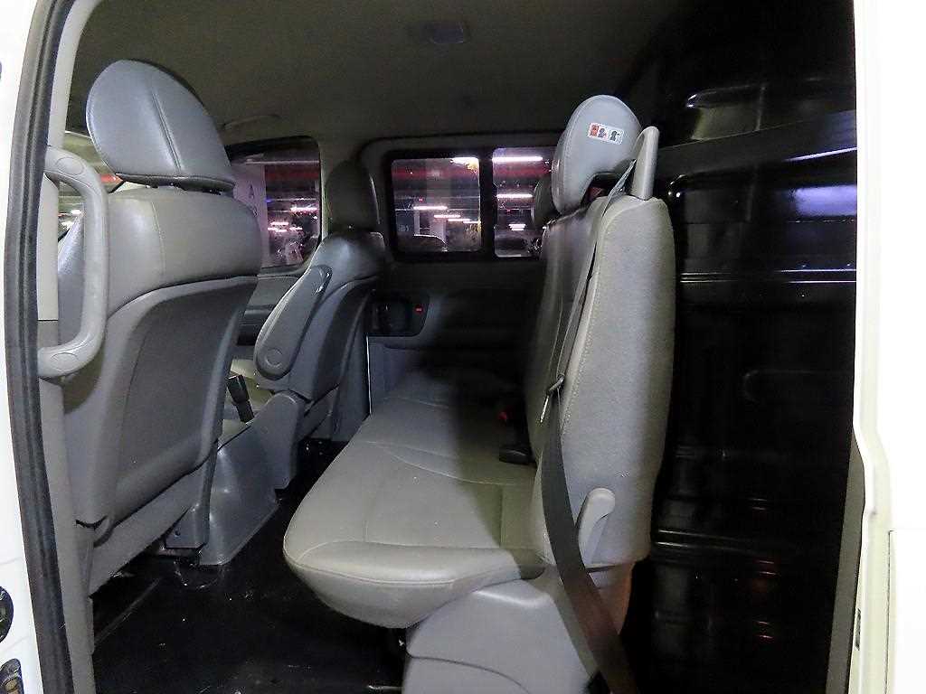 HYUNDAI Starex - Vista 7