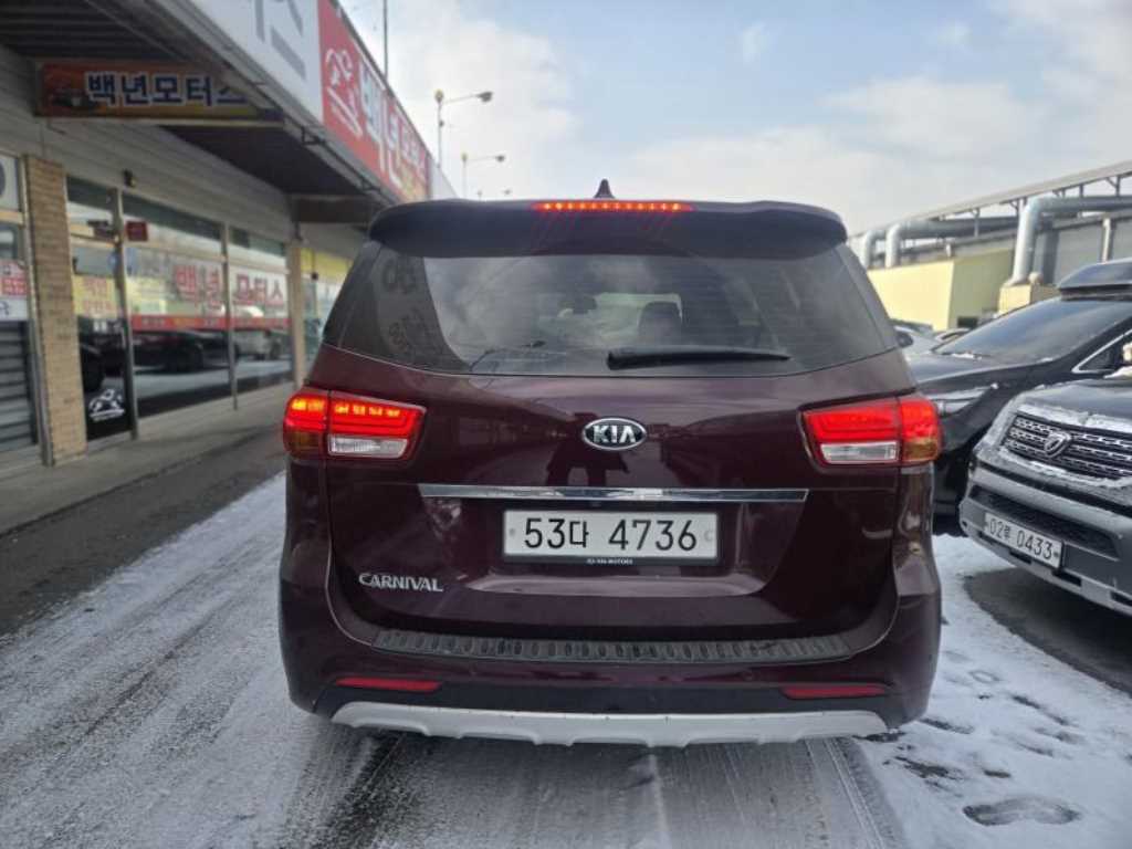 KIA Carnival - Vista 4