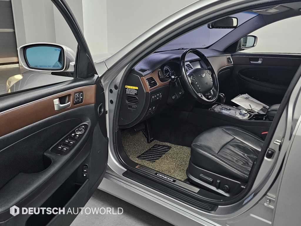 HYUNDAI Genesis - Vista 11