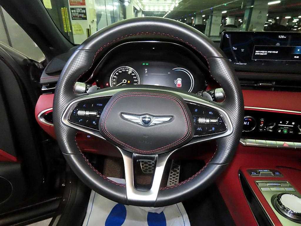 Genesis GV70 - Vista 8