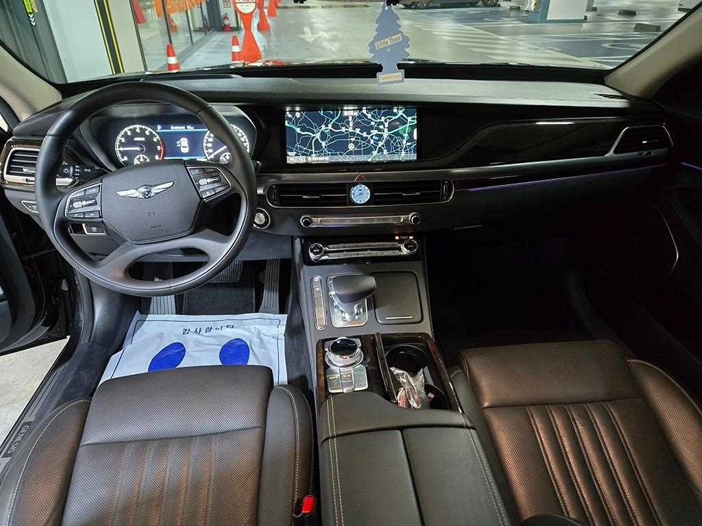 Genesis G90 - Vista 10