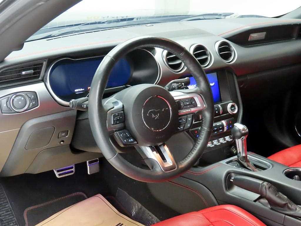 Ford Mustang - Vista 7