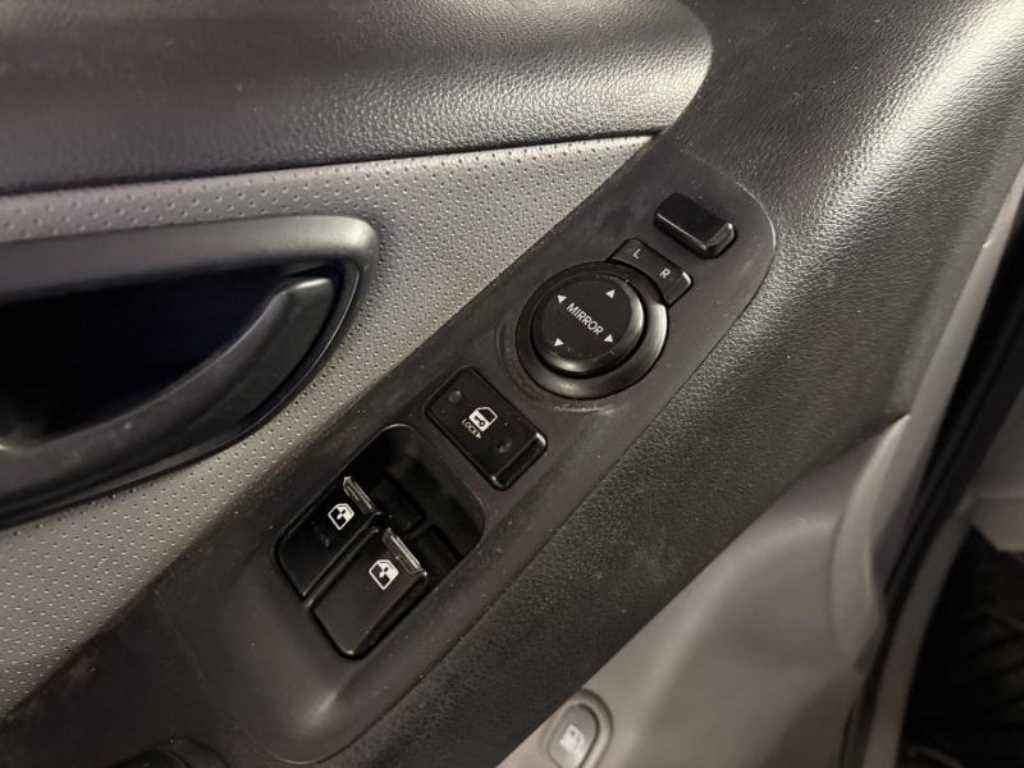 HYUNDAI Starex - Vista 6