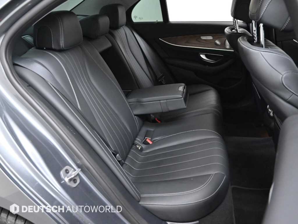 Mercedes Benz E class - Vista 12