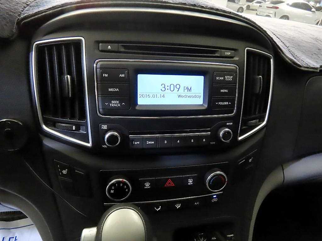 HYUNDAI Starex - Vista 12