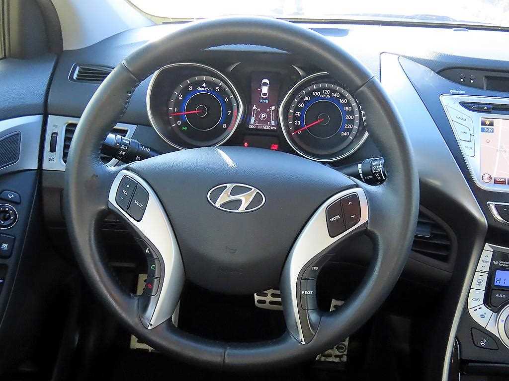 HYUNDAI Avante - Vista 7