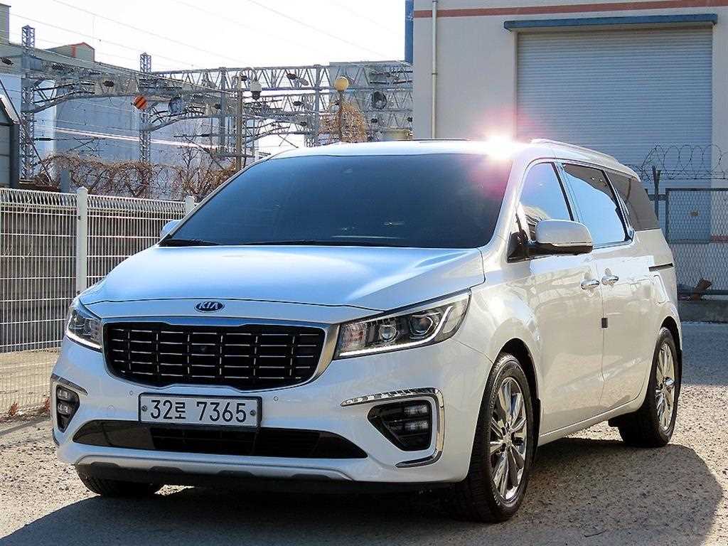 KIA Carnival - Vista 2