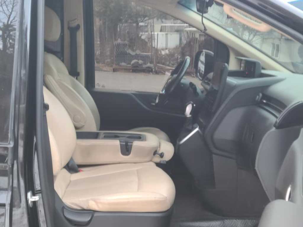 HYUNDAI Staria - Vista 9