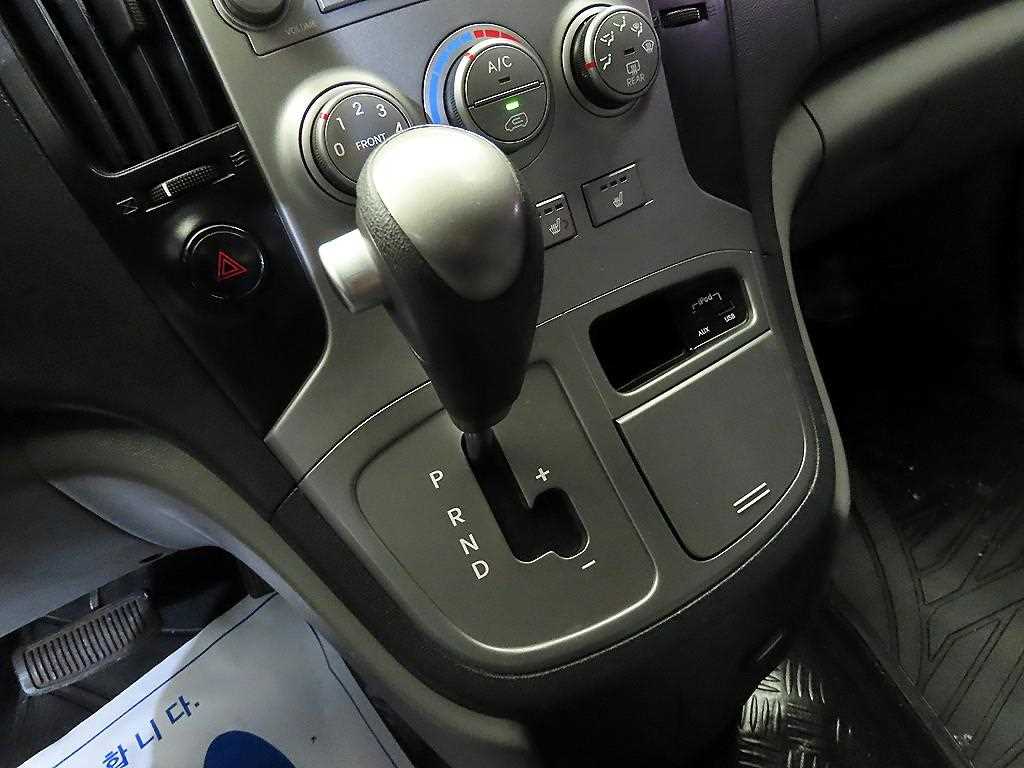 HYUNDAI Starex - Vista 12