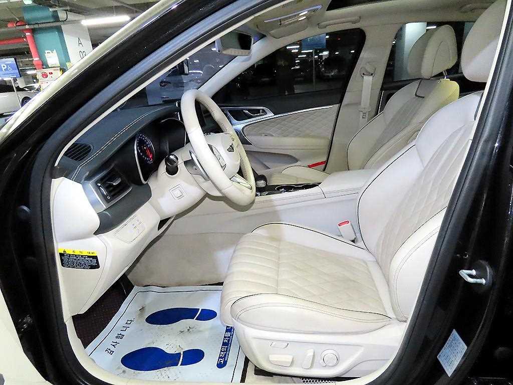 Genesis G70 - Vista 6