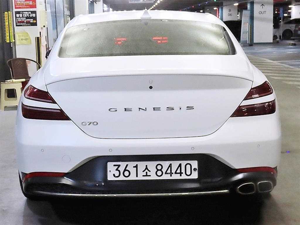 Genesis G70 - Vista 5