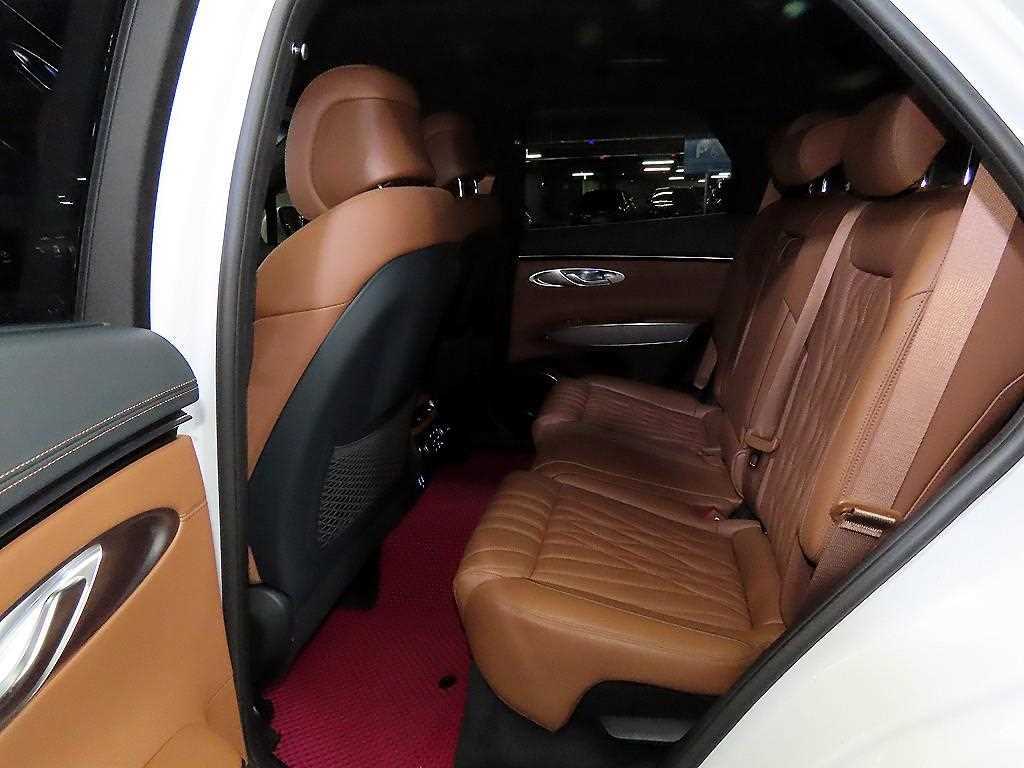 Genesis GV70 - Vista 7