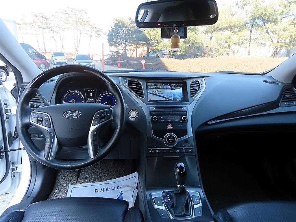 HYUNDAI Grandeur - Vista 7