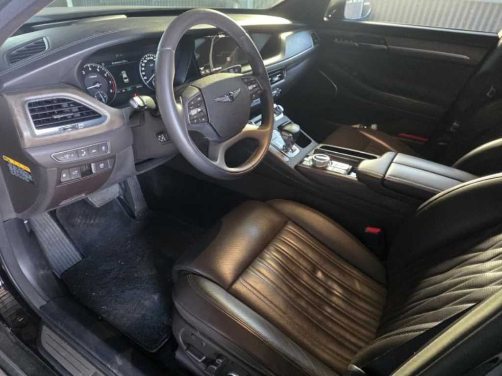 Genesis G90 - Vista 8