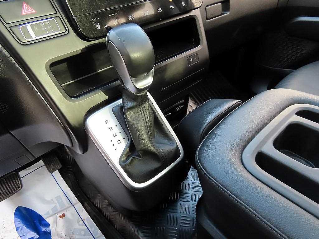 HYUNDAI Staria - Vista 11