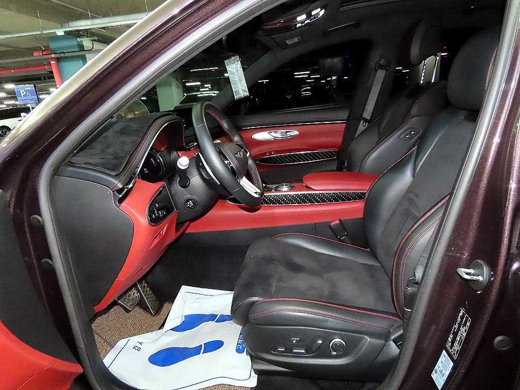 Genesis GV70 - Vista 6