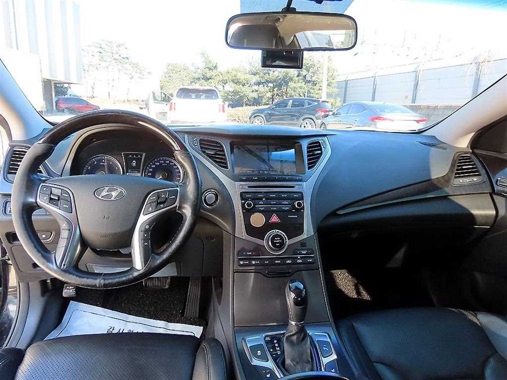 HYUNDAI Grandeur - Vista 7