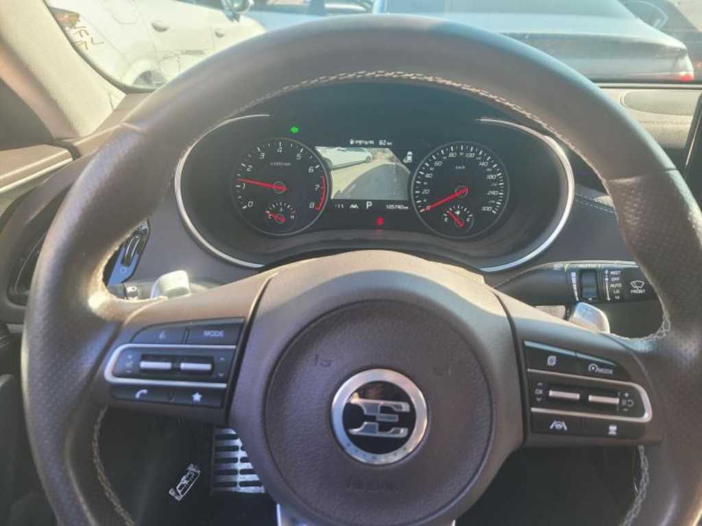 KIA Stinger - Vista 6