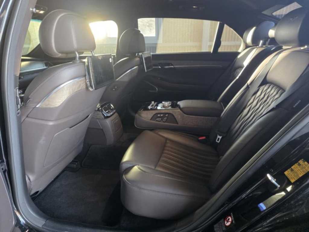 Genesis G90 - Vista 7