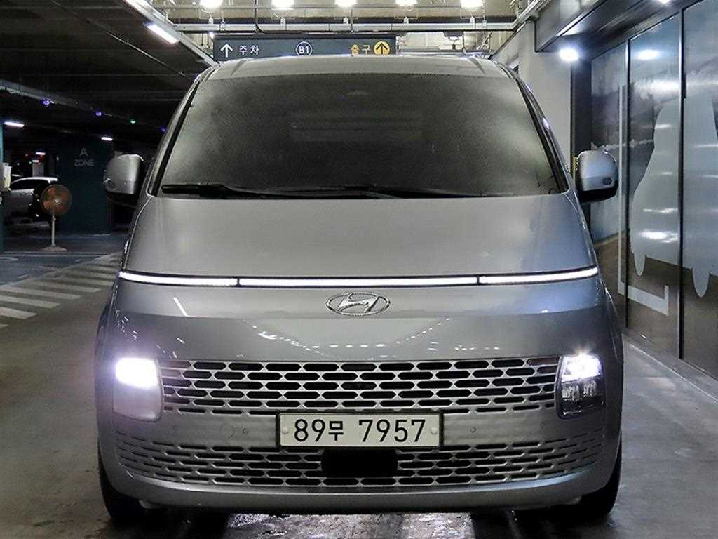 HYUNDAI Staria - Vista 2