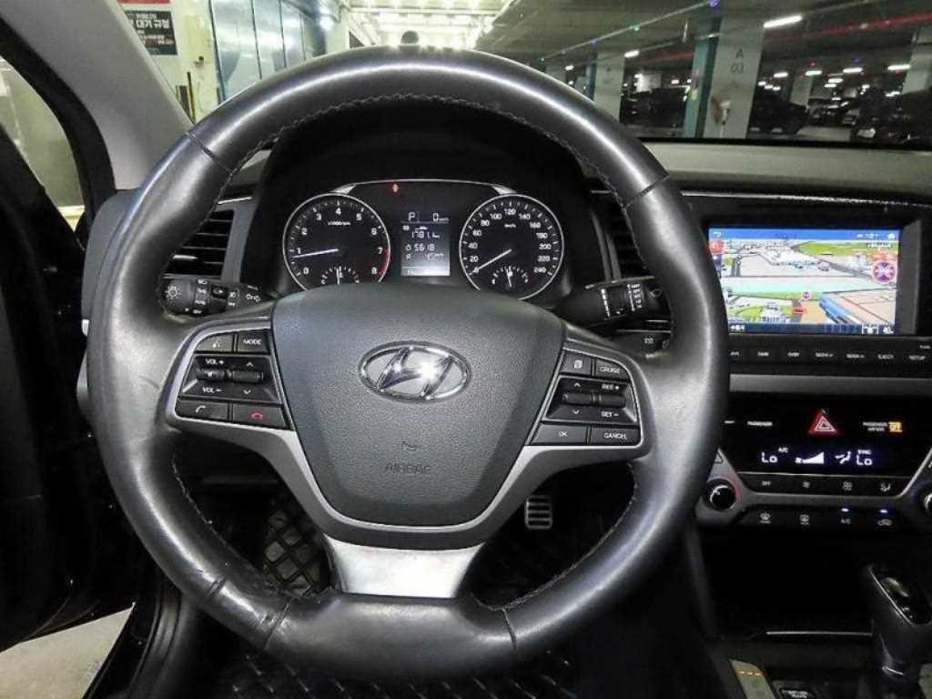 HYUNDAI Avante - Vista 11