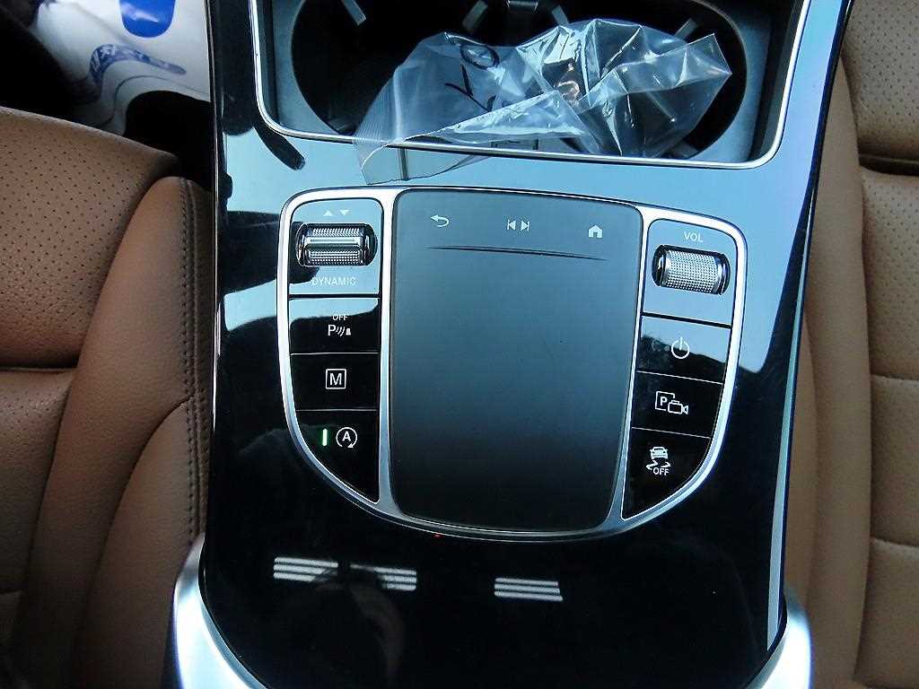 Mercedes Benz GLC Class - Vista 12