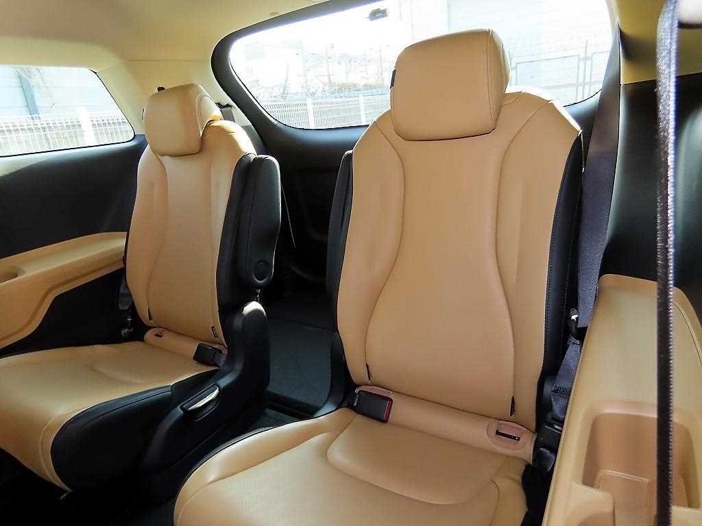KIA Carnival - Vista 7