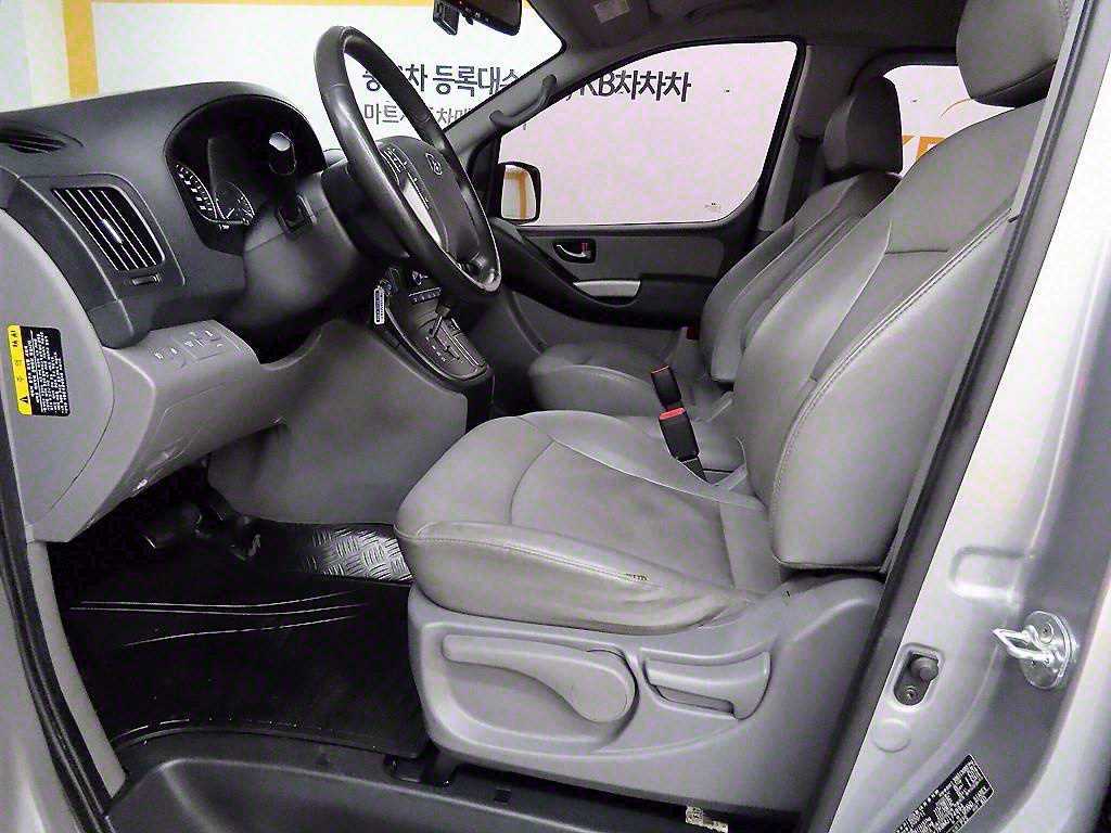 HYUNDAI Starex - Vista 5