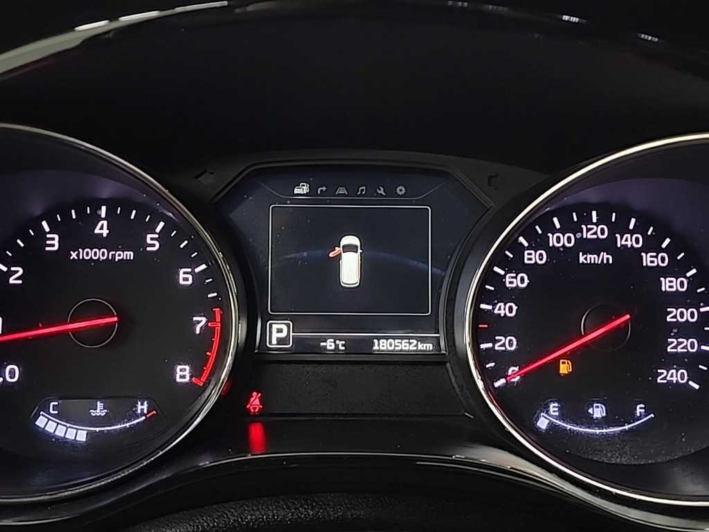 KIA Carnival - Vista 6