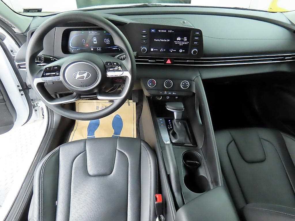 HYUNDAI Avante - Vista 7