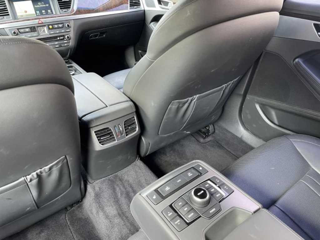 HYUNDAI Genesis - Vista 7