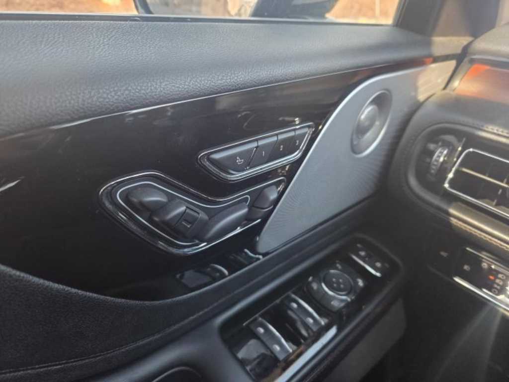 Lincoln Aviator - Vista 8