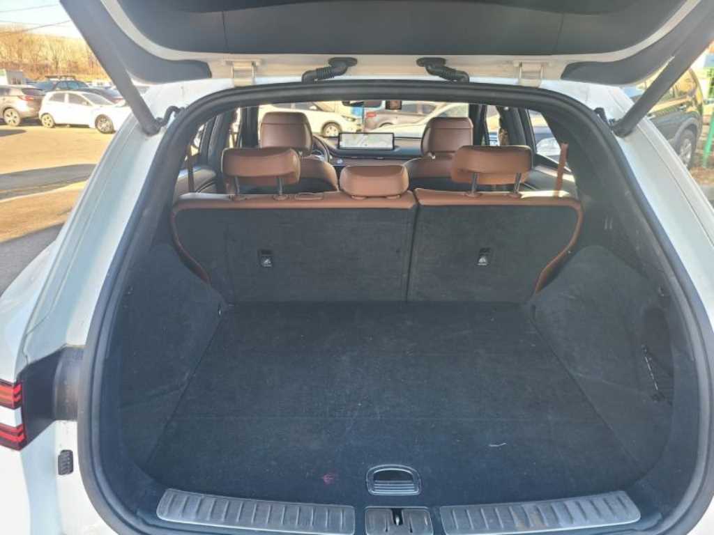 Genesis GV70 - Vista 6