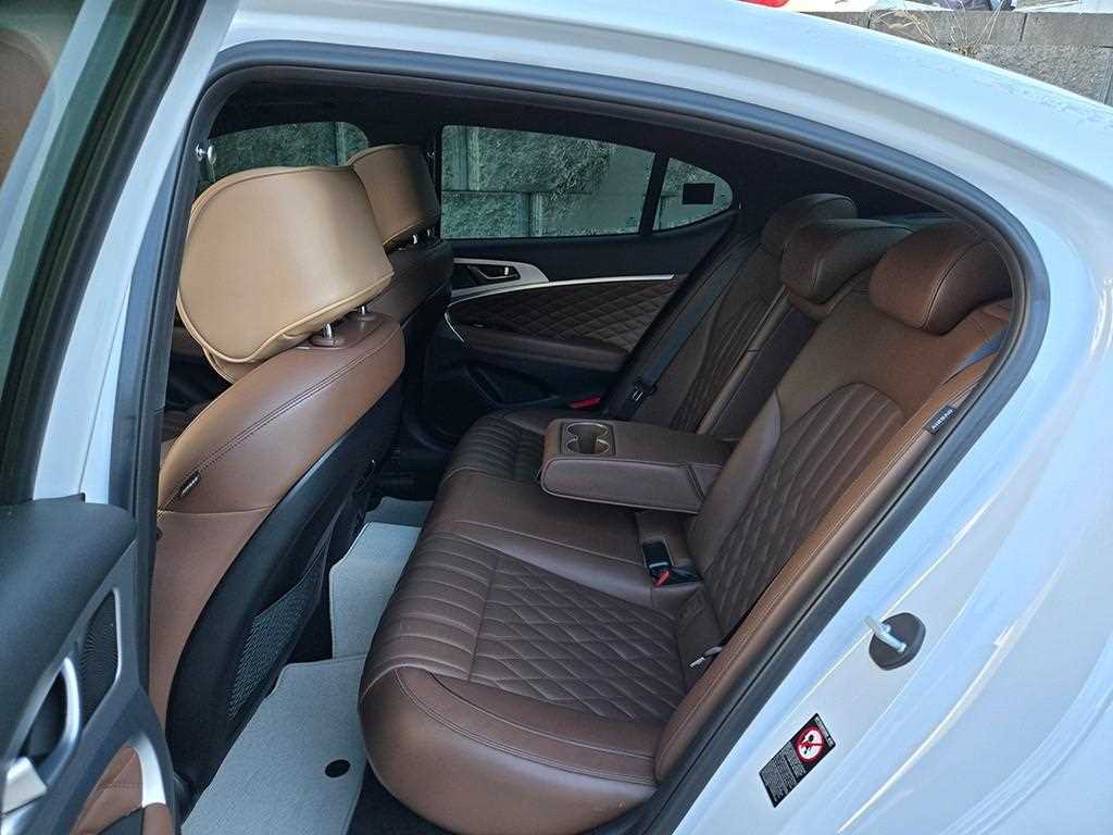 Genesis G70 - Vista 6