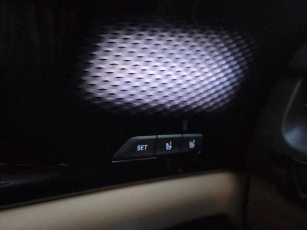 KIA Carnival - Vista 12