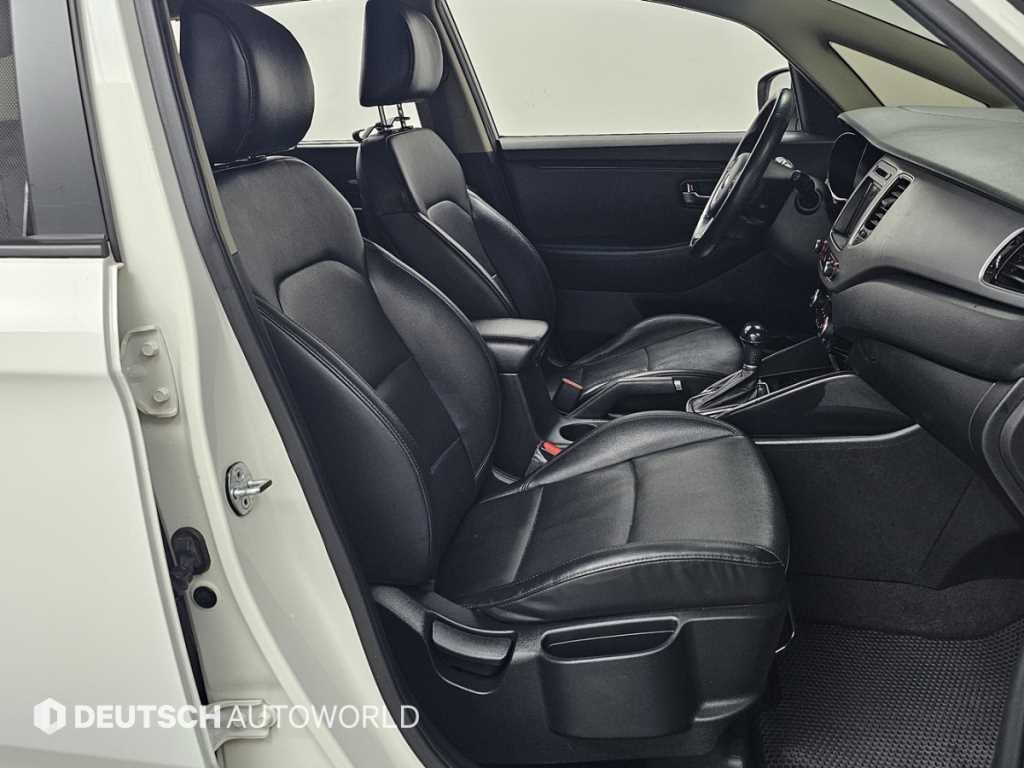 KIA Carens - Vista 10