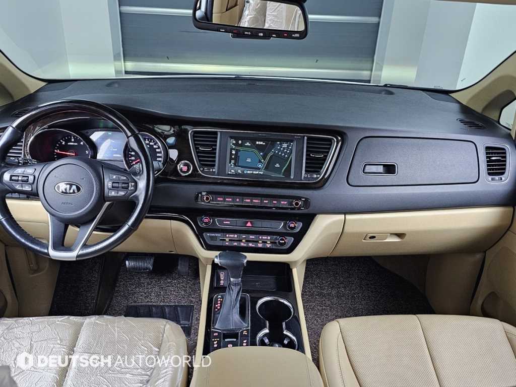 KIA Carnival - Vista 7