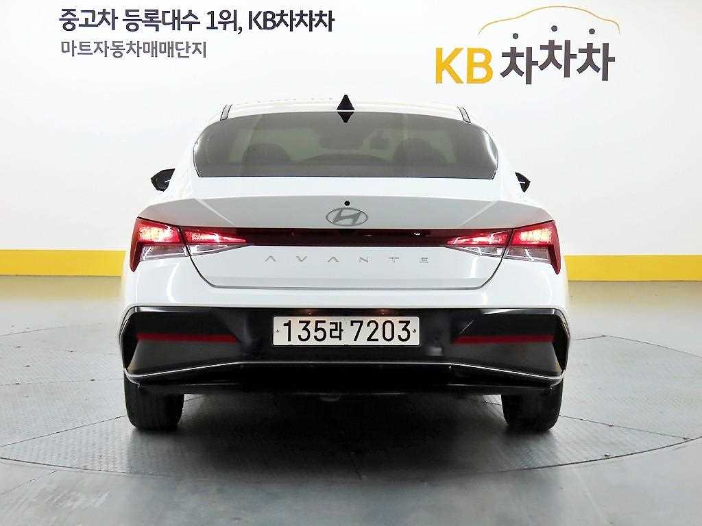 HYUNDAI Avante - Vista 3