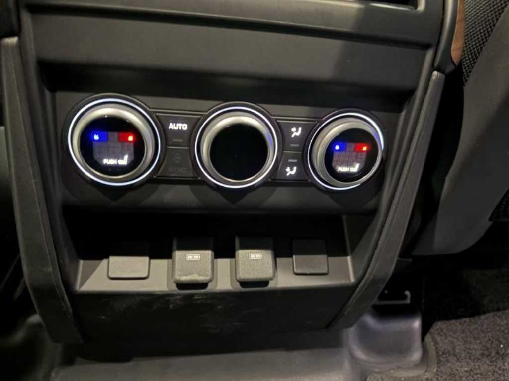 Land Rover Defender - Vista 12