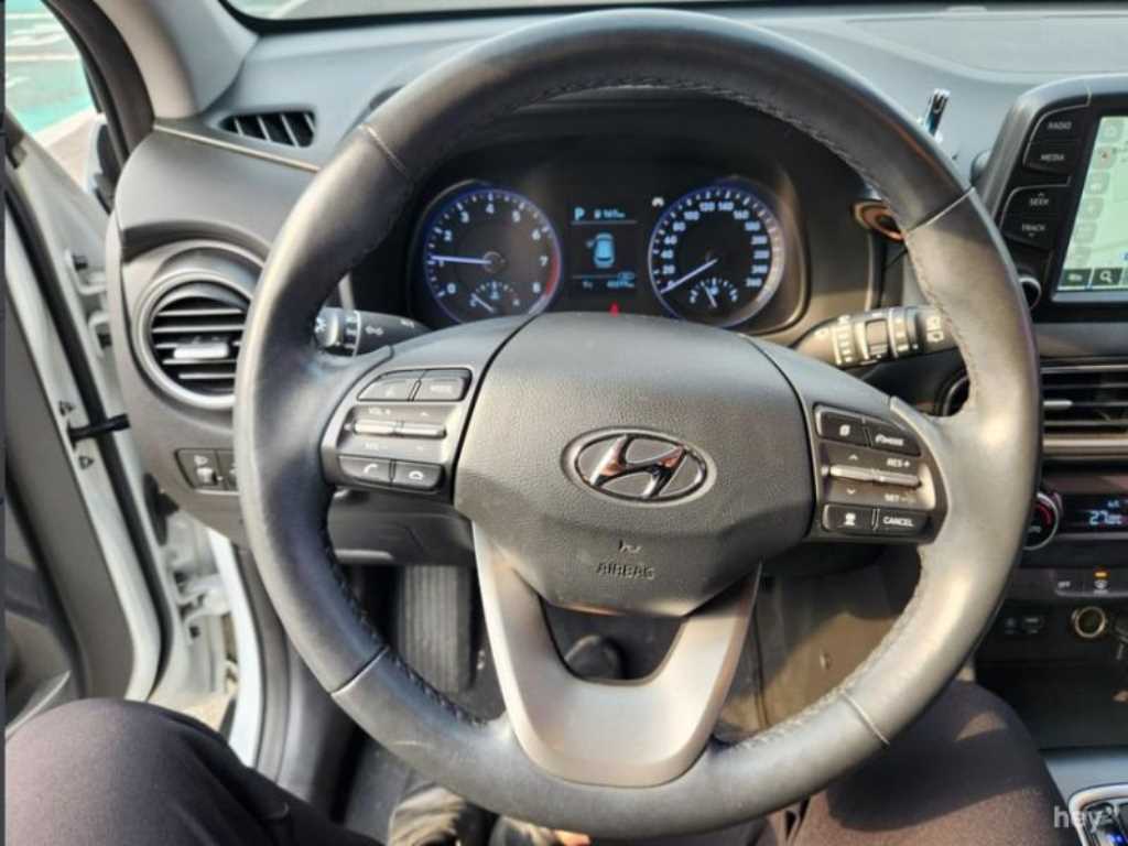 HYUNDAI Kona - Vista 8