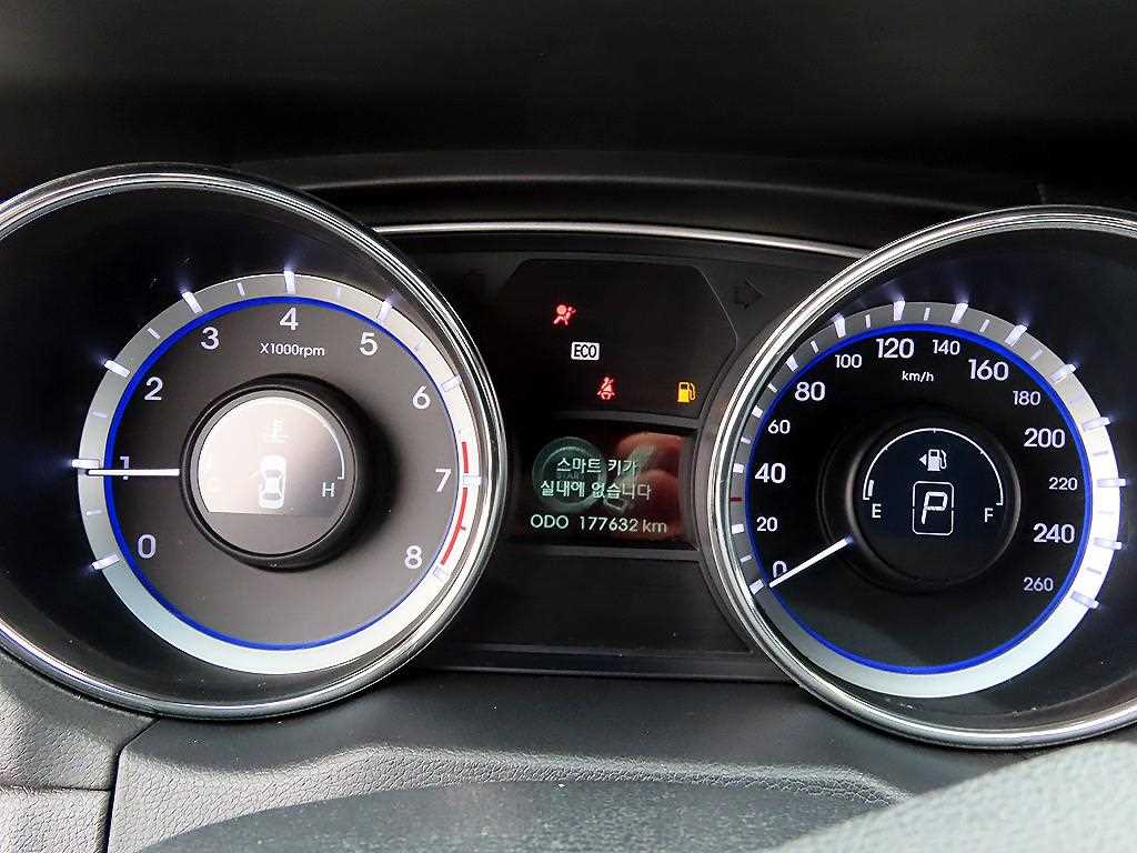 HYUNDAI Sonata - Vista 8