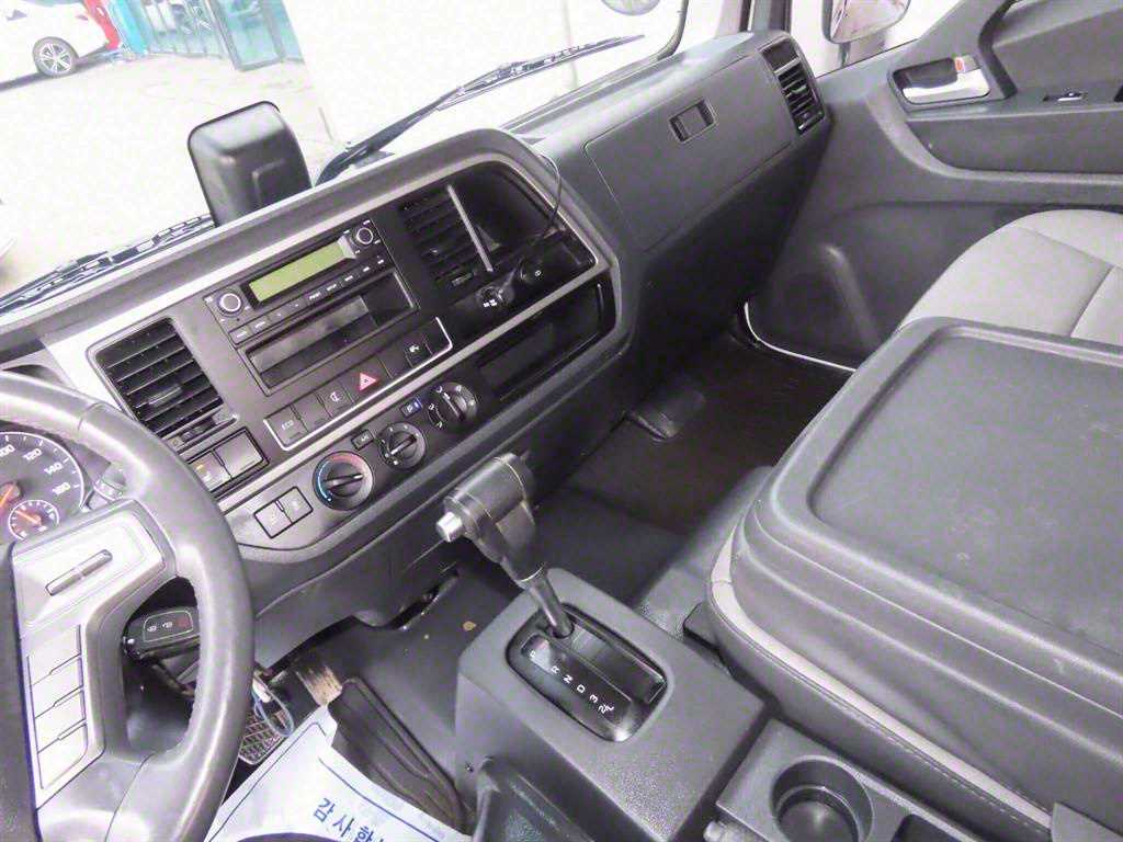 medium and large cargo truck - Vista 11