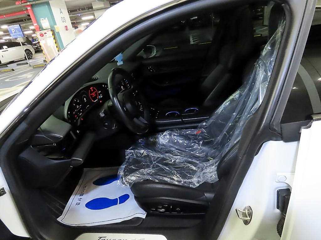 Porsche Taycan - Vista 6