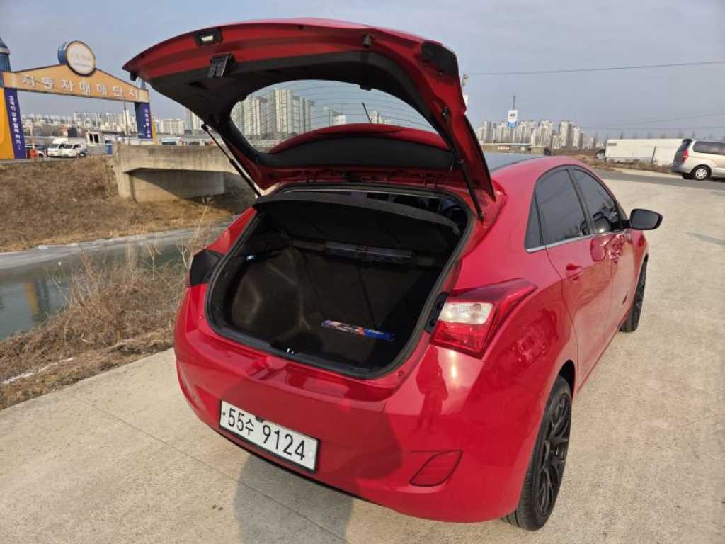 HYUNDAI i30 - Vista 7
