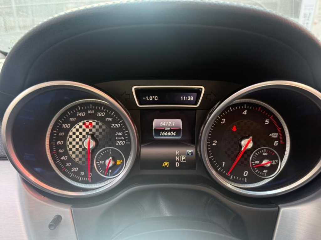 Mercedes Benz GLE Class - Vista 5