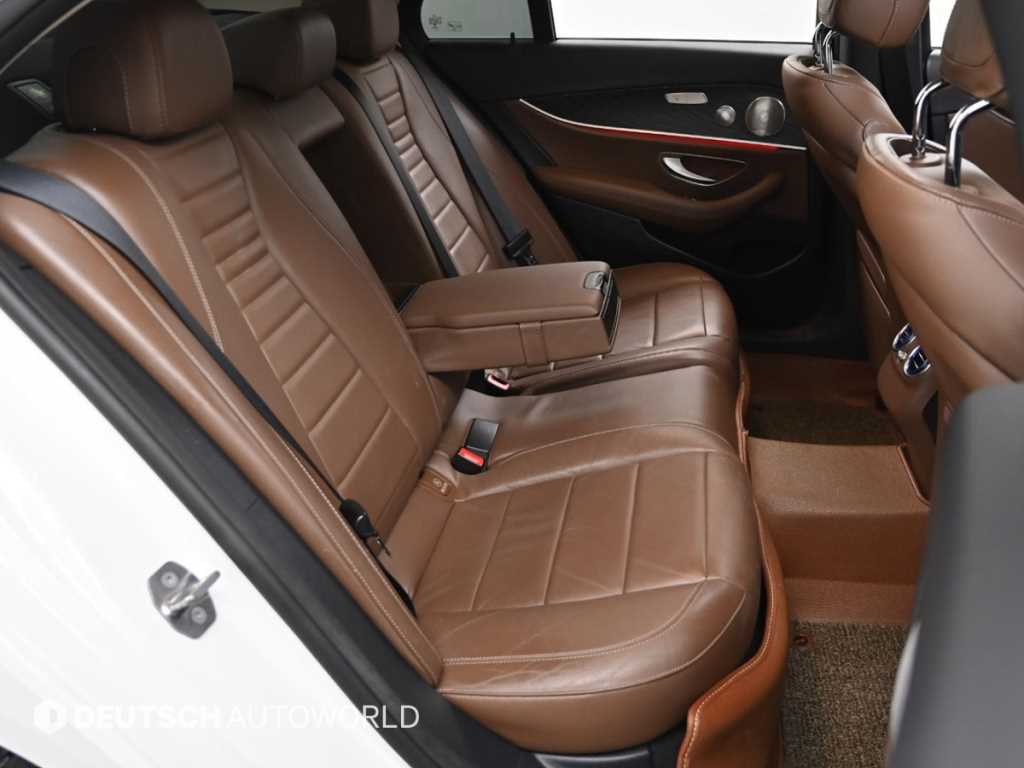 Mercedes Benz E class - Vista 12