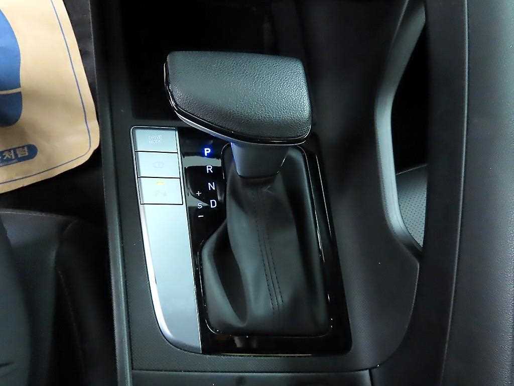 HYUNDAI Avante - Vista 10