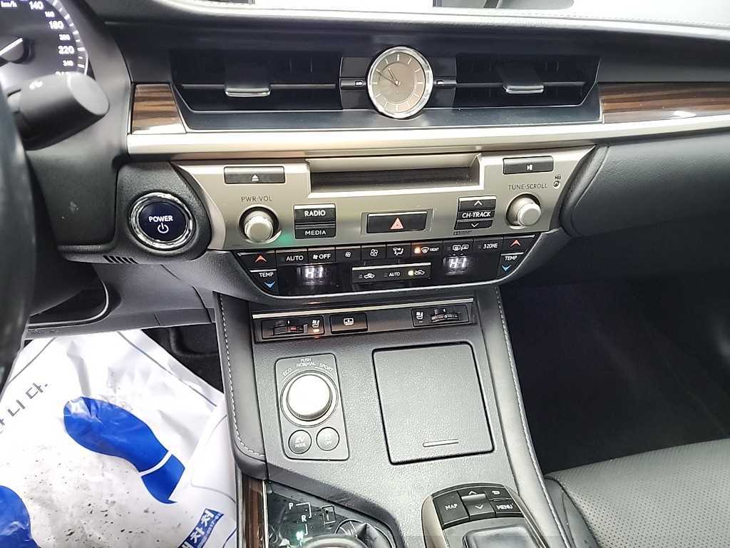 Lexus ES - Vista 10