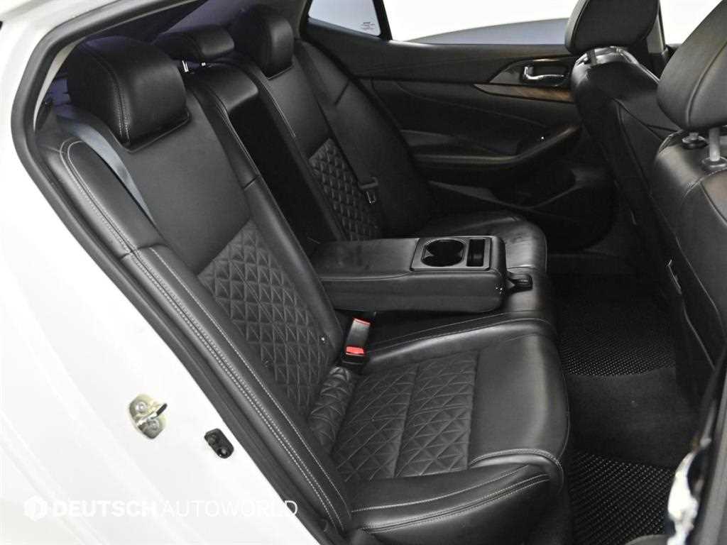 Nissan Maxima - Vista 12