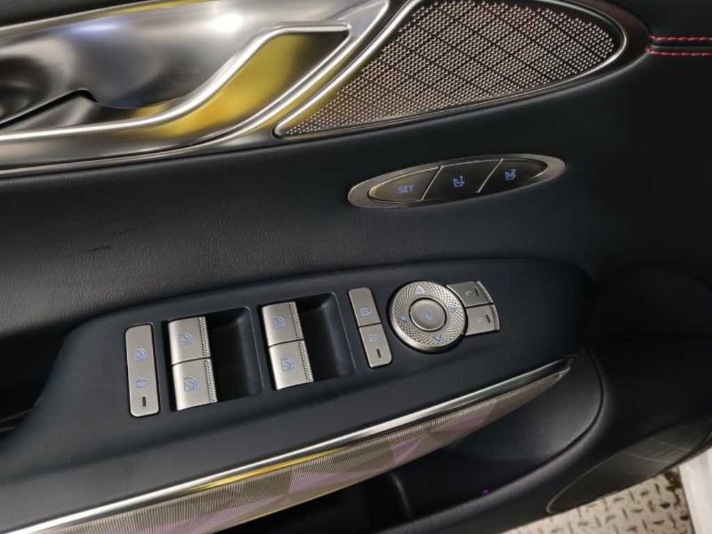 Genesis GV70 - Vista 9